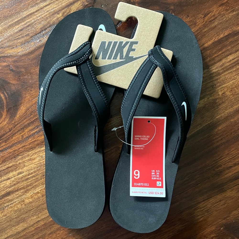 Nike Celso flip flops. Women’s size 9